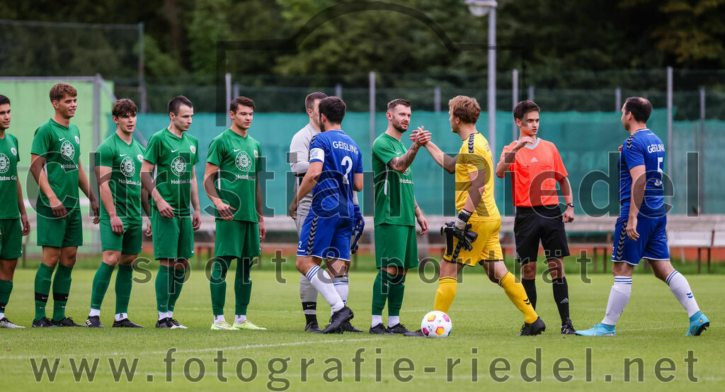2023-08-04_011_FC_Forstern_gegen_FC_Langengeisling_II | Forstern, Deutschland, 04.08.2023:
Fußball, Kreisklasse 2023 / 2024, 1. Spieltag, FC Forstern gegen FC Langengeisling II, Endergebnis: 2:1

Christopher Scherm (FC Langengeisling, #2), Andreas Ullmann (FC Forstern, #11), Torwart Christian Bernhardt (FC Langengeisling, #1), Schiedsrichter Paul Görner, Ferdinand Zink (FC Langengeisling, #5)

Foto: Christian Riedel / fotografie-riedel.net