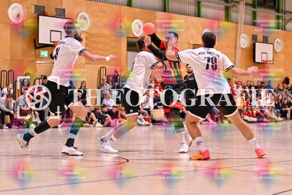 GER, SG Maulburg/Steinen - HSG Dreiland, Handball, Landesliga Suedbaden, 4. Spieltag, Saison 2024/2025, 12.10.2024 | Andre Leuchtmann (SG Maulburg/Steinen, #13) im Duell. Im Bild Felix Himmel (HSG Dreiland, #79)GER, SG Maulburg/Steinen - HSG Dreiland, Handball, Landesliga Suedbaden, 4. Spieltag, Saison 2024/2025, 12.10.2024Foto: TH Fotografie/Thomas Hess