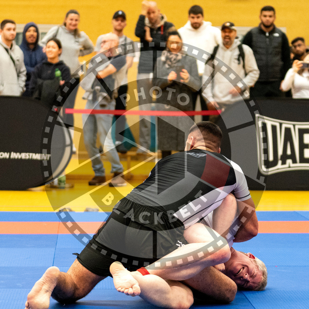 20231118PBB14119 | Fighters compete during the AJP Tour 600 Frankfurt Championship in Frankfurt/Main, Germany, on November 18, 2023.