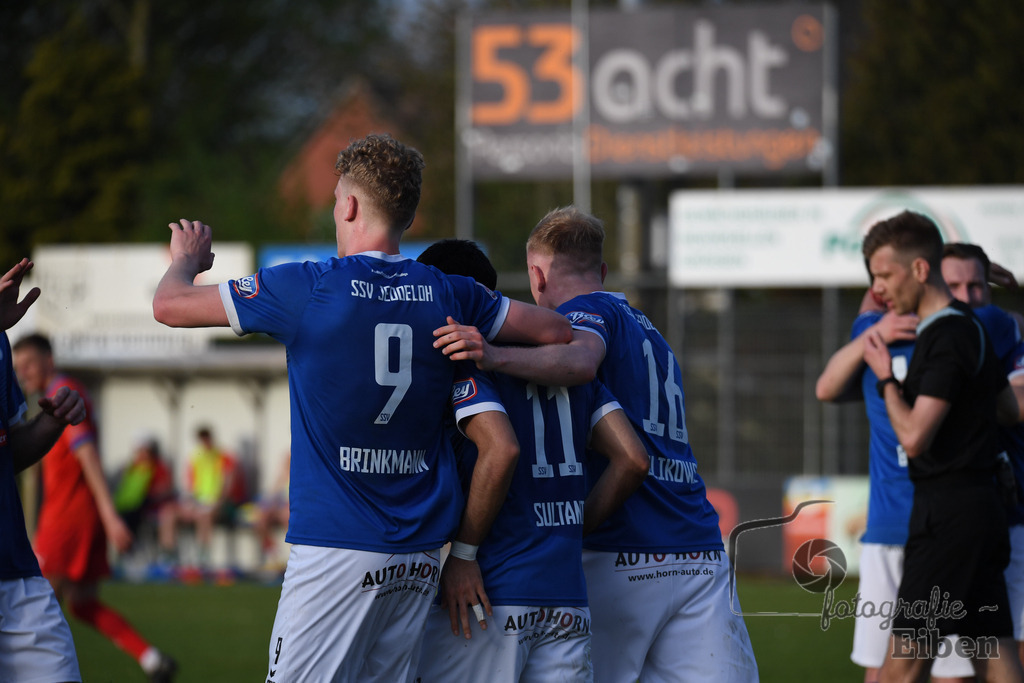 SSV Jeddeloh-SV Drochtersen/Assel | Herren Regionalliga; SSV Jeddeloh (blau)-SV Drochtersen/Assel (rot) am 30.04.2024; in Jeddeloh (53-Acht Arena), Photo: Philip Eiben 2024 - Realisiert mit Pictrs.com