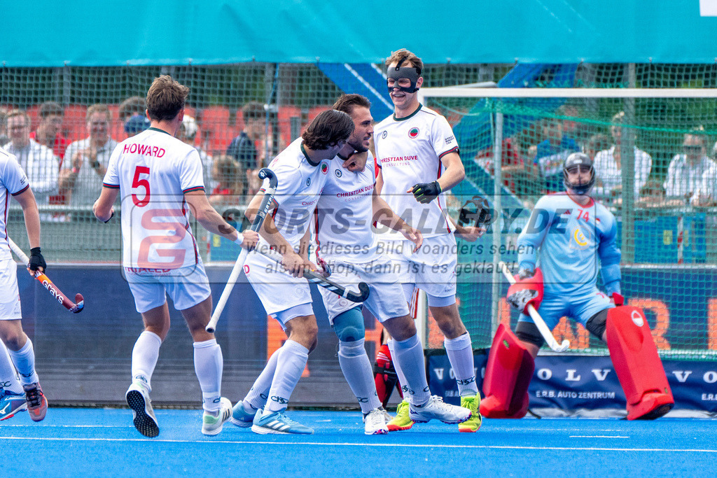 Final4_20250601-1426-HK108604 | Krefeld, Deutschland, 01.06.2025:  Feldhockey Final4 2025 – „Deutsche Feldhockey-Meisterschaften 2025“ Crefelder HTC - Rot-Weiss Köln (Finale Herren) im Gerd-Wellen-Hockeyanlage am 01.06.2025 in Krefeld, Deutschland. (Foto von Kramhöller/Fehrmann/Kaste)Krefeld, Germany, 01.06.2025: Feldhockey Final4 2025 – „Deutsche Feldhockey-Meisterschaften 2025“ Harvestehuder HTC - Düsseldorfer HC (Finale Damen) in Gerd-Wellen-Hockeyanlage at 01.06.2025 in Krefeld, Deutschland. (Foto from Kramhöller/Fehrmann/Kaste)