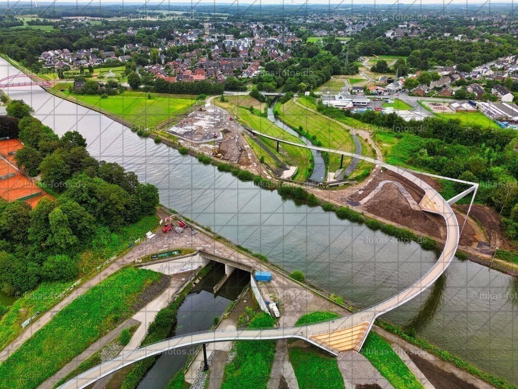 Luftbild Brücke Sprung über die Emscher in Castrop-Rauxel | Luftbild Sprung über die Emscher in Castrop-Rauxel - Realisiert mit Pictrs.com