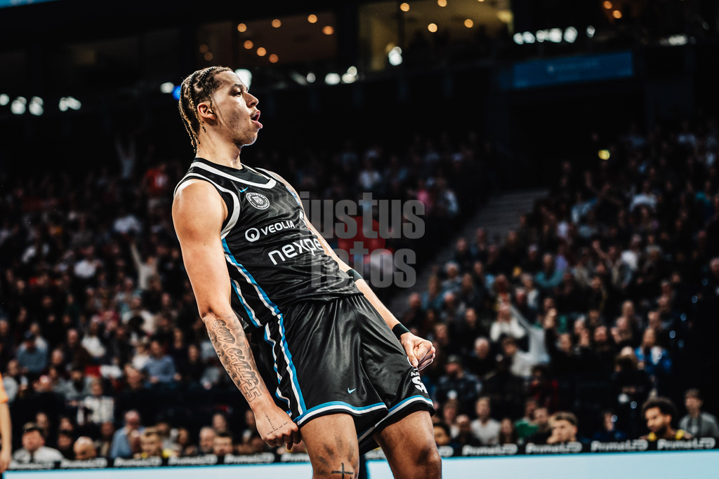 Basketball | Männer | Saison 2025/2026 | easyCredit Basketball Bundesliga | Veolia Towers Hamburg vs. ALBA BERLIN | 14.12.2025 | Jubel Zacharie Perrin (#52, Veolia Towers Hamburg)