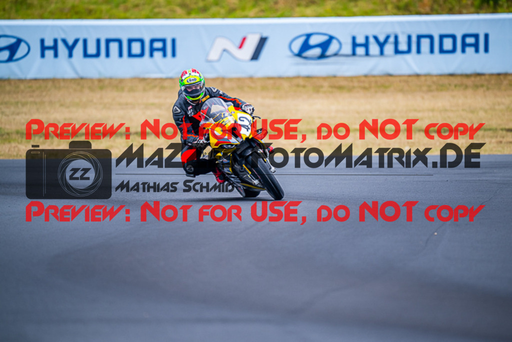 MaZZes_FotoMatrix_220625_7644 | PROSUPERSTOCK