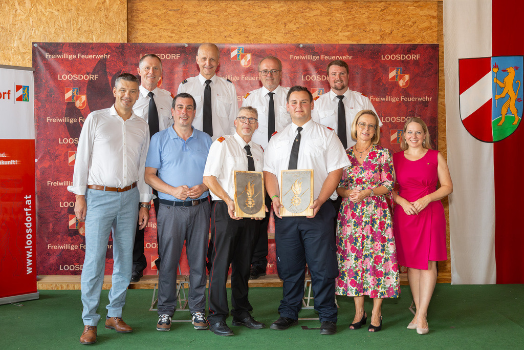 Geehrtengruppe_004 | Festakt FF-LOOSDORF - GRUPPENFOTO der ausgezeichneten HELFER bzw. Organisationen - DANKE für Hilfsleistungen und Unterstützungen bei der Hochwasserkatastrophe in Loosdorf im September 2024