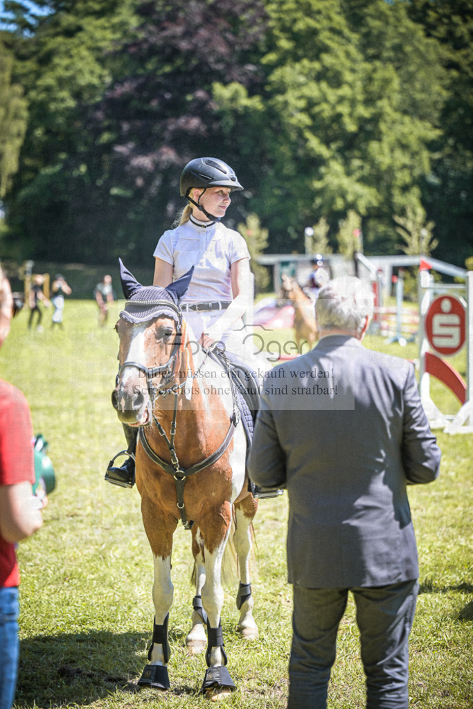 DOS_4677 | Entdecke hochwertige Reitturnierfotos von Foto Oger. Professionell, emotional und authentisch – jetzt Lieblingsmomente im Shop bestellen.Deutschlandweite Turnierfotografie. - Realisiert mit Pictrs.com