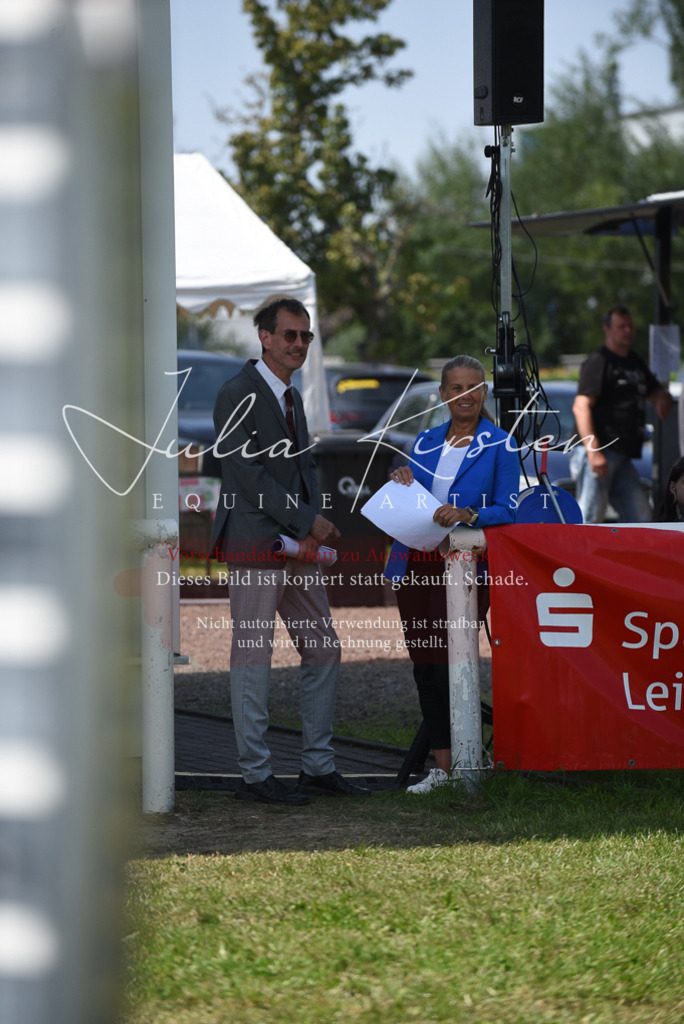 DSC_0093 | Pferde- und Turnierfotografie in Westsachsen. Pferdeportraits, Auftragszeichnungen und intuitive Kunst.