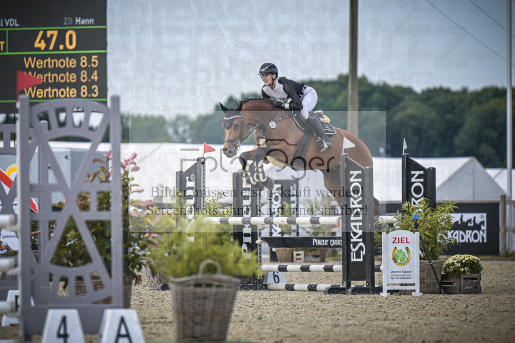 DOS_6449 | Entdecke hochwertige Reitturnierfotos von Foto Oger. Professionell, emotional und authentisch – jetzt Lieblingsmomente im Shop bestellen.Deutschlandweite Turnierfotografie. - Realisiert mit Pictrs.com