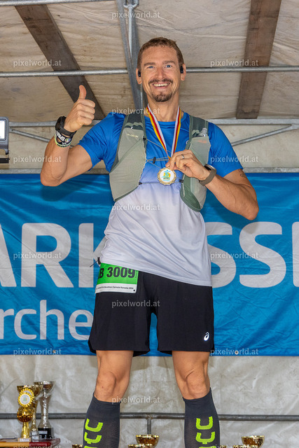 7. Int. Kärnten Marathon 2024 -  Siegerehrung | Bildershop von pixelworld.at - Realisiert mit Pictrs.com