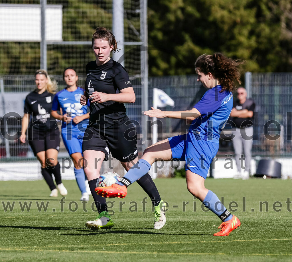 2023-10-21_104_FC_Langengeisling_gegen_TSV_Eching | Erding, Deutschland, 21.10.2023:
Fußball, Bezirksoberliga 2023 / 2024, 8. Spieltag, FC Langengeisling gegen TSV Eching, Endergebnis: 0:0

Paula Theis (TSV Eching, #10), Monika Bichlmaier (FC Langengeisling, #4)

Foto: Christian Riedel / fotografie-riedel.net