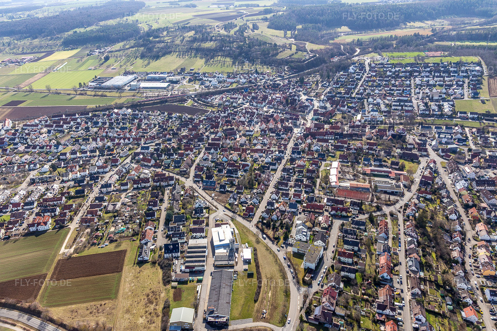 Luftbild: Perouser Straße mit Schneider Fensterbau GmbH im Ortsteil Malmsheim in Renningen im Bundesland Baden-Württemberg in Deutschland. – Foto: IMG_124884.jpg vom 20.02.2021 durch Werner Riehm/FLY-FOTO.de – Auflösung des Originals: 4940 x 3293 px – :: Schneider Fensterbau GmbH