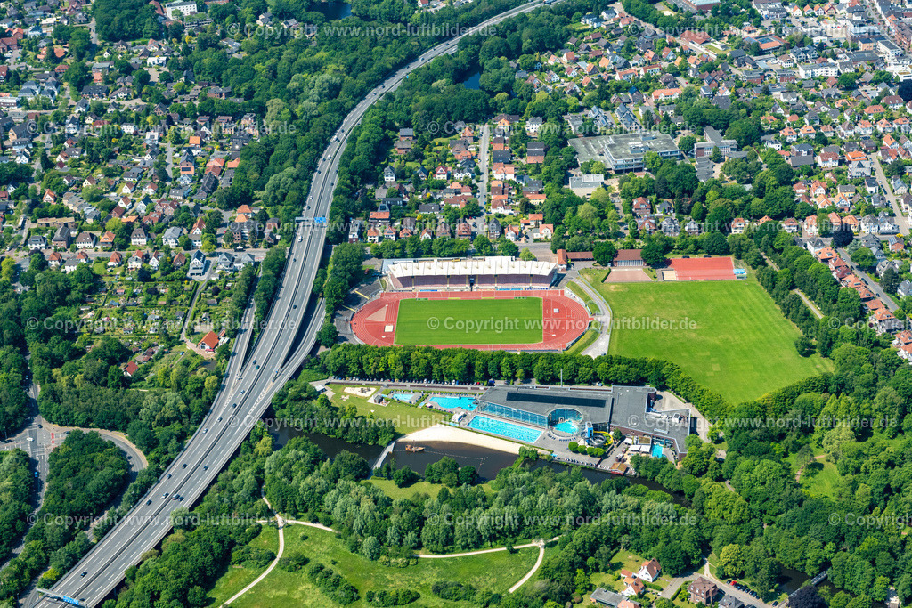 Oldenburg_Stadion_Marschweg_Und_Olantis_Huntebad_ELS_5147050623 | OLDENBURG 05.06.2023 Fussballstadion des Vereins VFB Oldenburg " Stadion Marschweg " in Oldenburg im Bundesland Niedersachsen, Deutschland. // Football stadium of the club VFB Oldenburg " Stadion Marschweg " in Oldenburg in the state Lower Saxony, Germany. Foto: Martin Elsen