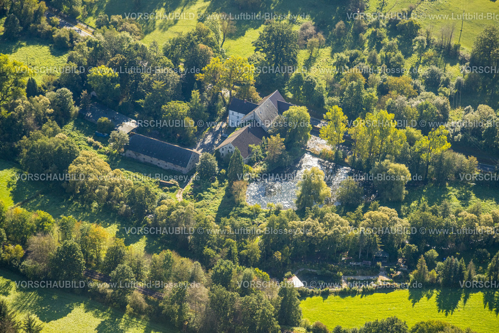 Balve230907881 | Luftbild, Walzenmühle Stüeken - Gransau, Mühlenteich im Waldgebiet, Balve, Sauerland, Nordrhein-Westfalen, Deutschland