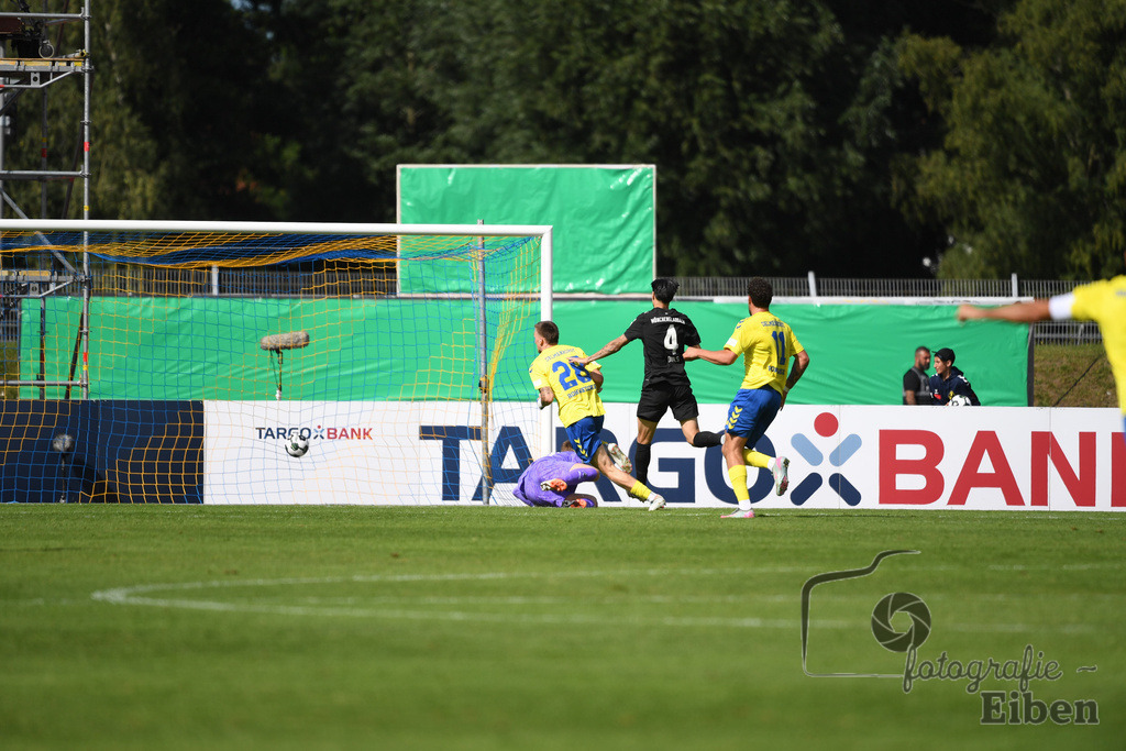 SV Atlas-Delmenhorst-Borussia Mönchengladbach | DFB-Pokal 1. Runde;SV Atlas Delmenhorst (gelb)-Borussia Mönchengladbach (schwarz) am 17.08.2025 in Oldenburg (Marschweg-Stadion), Photo: Philip Eiben 2025 - Realisiert mit Pictrs.com