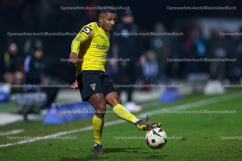 FCVK14022502149 | 14.02.2025, Fußball, FC Viktoria Köln – Alemannia Aachen, 3.Liga, Sportpark Höhenberg, Saison 2024 2025: Florian Heister (Alemannia Aachen #19)DFB regulations prohibit any use of photographs as image sequences and or quasi-video.