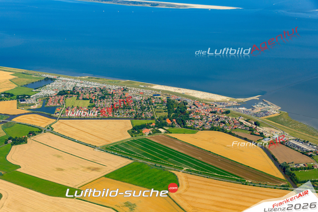 Aktuelles Luftbild von  Neuharlingersiel - Die Luftaufnahme wurde 2022 mittels UL-Flugzeug erstellt ( keine Drohne ) - hochauflösende Kamera-Systeme von  Canon -Beste Qualität - Für grossformatige Ausdrucke geeignet. Die Geschenkidee !