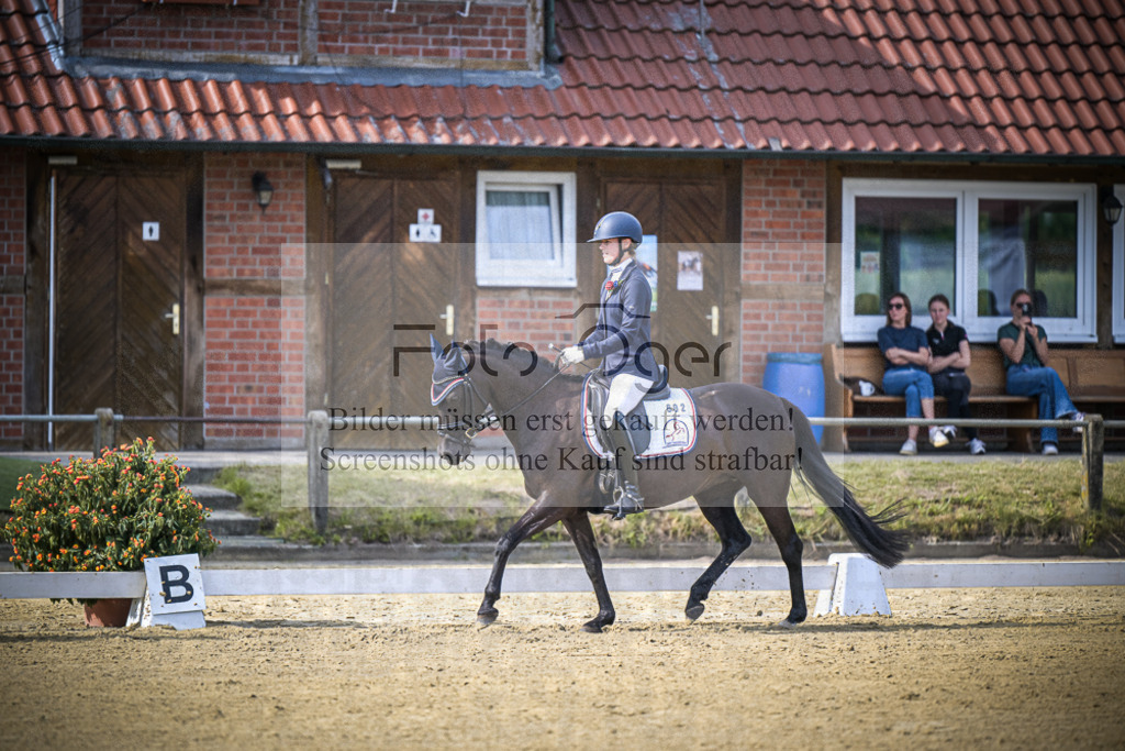 DOS_9259 | Entdecke hochwertige Reitturnierfotos von Foto Oger. Professionell, emotional und authentisch – jetzt Lieblingsmomente im Shop bestellen.Deutschlandweite Turnierfotografie. - Realisiert mit Pictrs.com