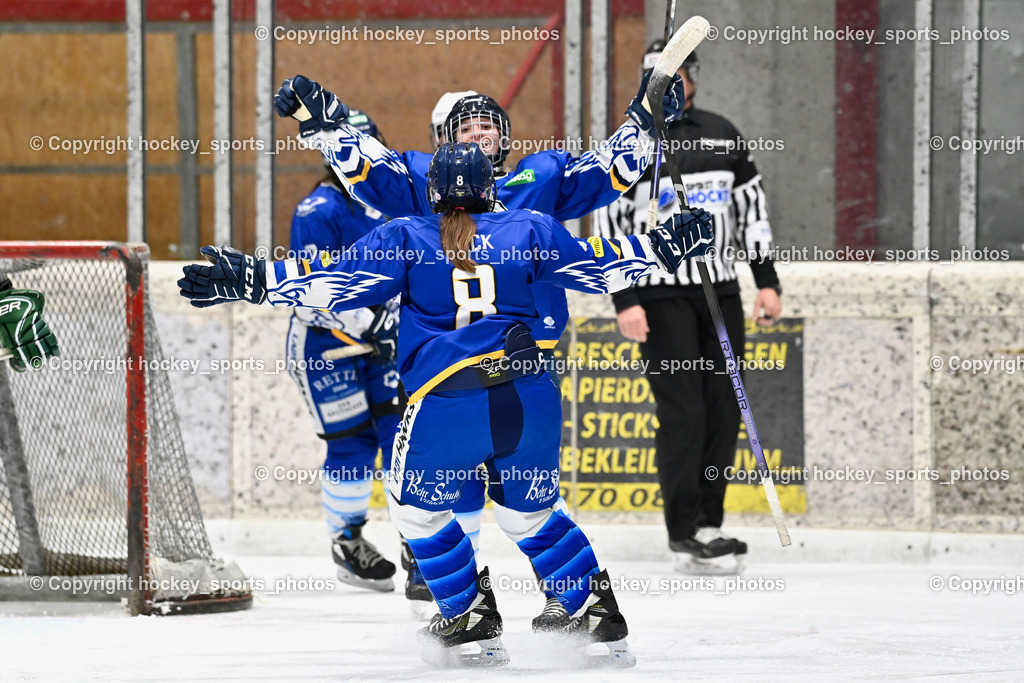 Wildcats Paternion vs. Lady Hawks  | Jubel Lady Hawks Mannschaft, #8 Pack Lara LADY HAWKS, Wildcats Paternion vs. Lady Hawks , Wildcats Paternion vs. Lady Hawks  am 27.01.2025 in Spittal an der Drau (Eissportzentrum Spittal), Austria, (Photo by Bernd Stefan)