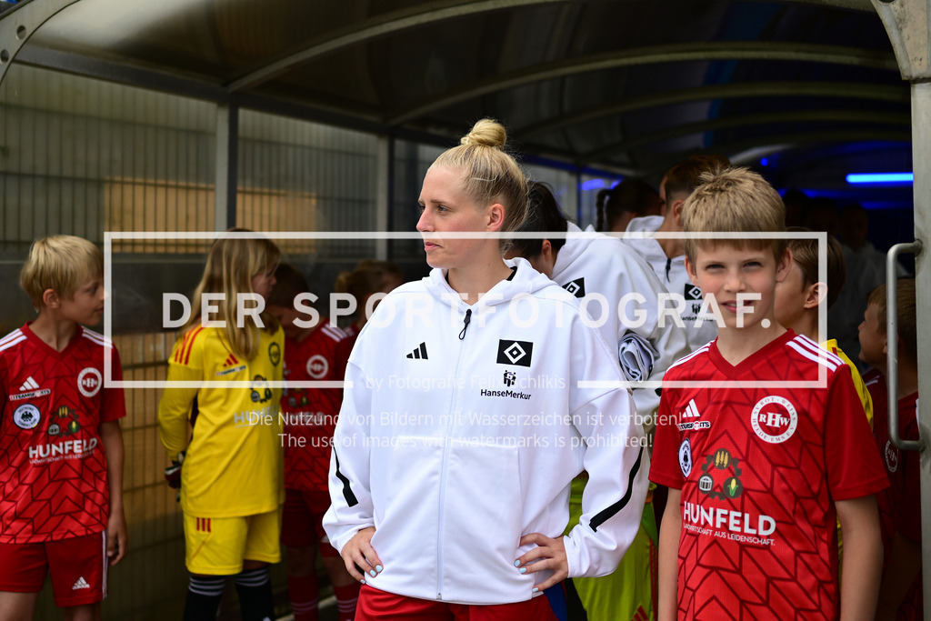 Fußball I Frauen I Saison 2024-2025 I 2. Bundesliga I 26. Spieltag I SV Meppen - Hamburger SV I 021714 | Der Sportfotograf. - Realisiert mit Pictrs.com