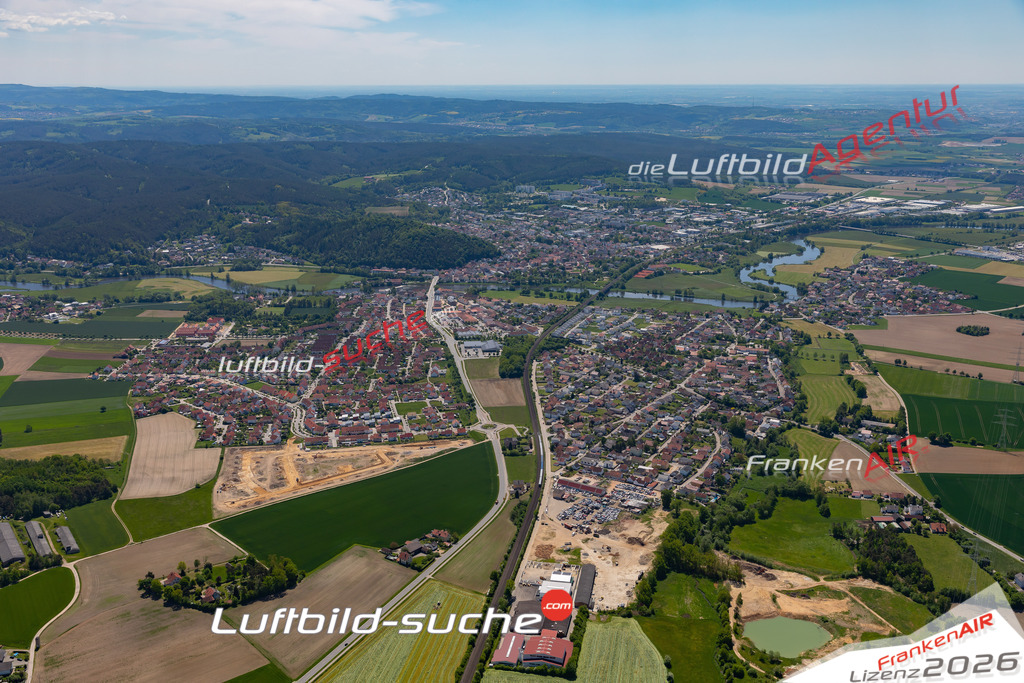 Die Luftaufnahme Diesenbach - Regenstauf wurde 2021 mittels Flugzeug (keine Drohne) erstellt. Hohe Auflösung -für große Poster und Wandbilder geeignet!