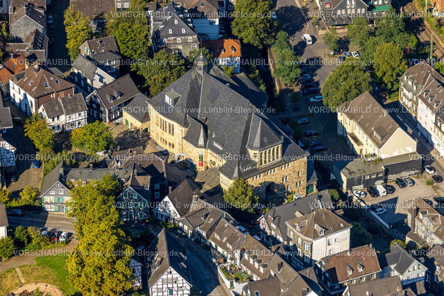 Velbert240811684Langenberg | Luftbild, historisches Bürgerhaus Langenberg in der Altstadt, Sehenswürdigkeit im Ortszentrum, Wohnhäuser, Langenberg, Velbert, Ruhrgebiet, Nordrhein-Westfalen, Deutschland