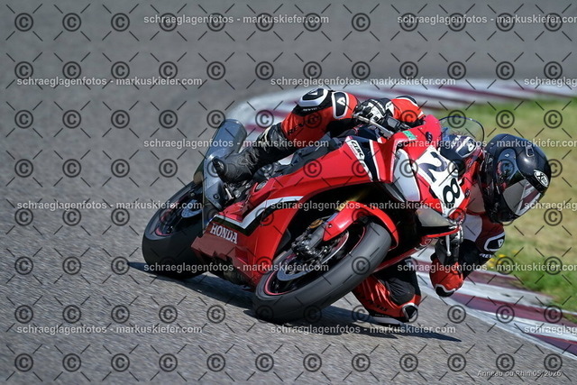 26BT02-1766 | markuskiefer.com - Realisiert mit Pictrs.com