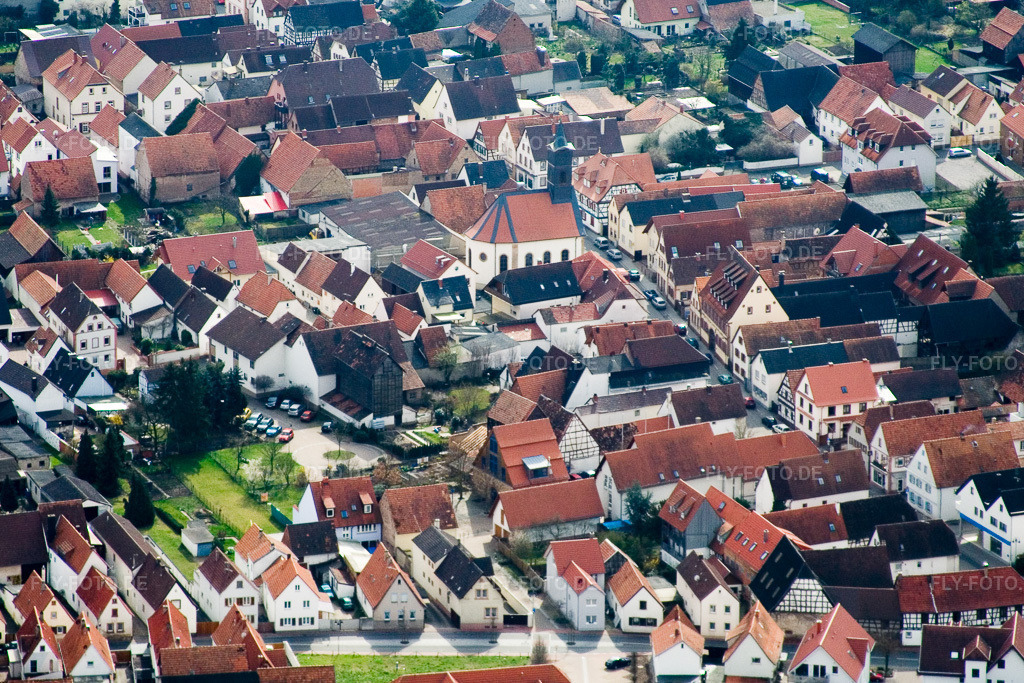 Luftbild: Hauptstraße von Norden in Offenbach an der Queich im Bundesland Rheinland-Pfalz in Deutschland. Foto: IMG_9744.jpg vom 15.03.2008 durch Werner Riehm/FLY-FOTO.de
