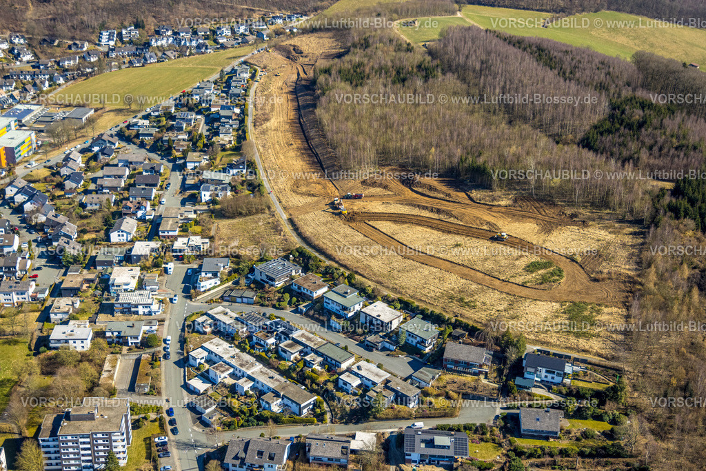 Meschede250304904 | Luftbild, Wohngebiet Schedenweg, Baustraße am Wald für geplantes Neubaugebiet, Waldgebiet und Hügellandschaft, Meschede-Stadt, Meschede, Sauerland, Nordrhein-Westfalen, Deutschland
