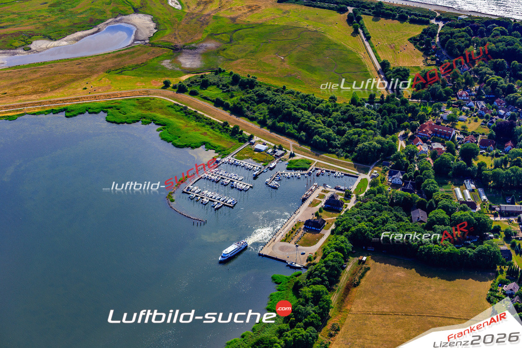 Die Luftbildaufnahme Kloster - Insel Hiddensee wurde 2018 mittels Flugzeug (keine Drohne) erstellt. Perfekte Schärfe und Druck- Auflösung- Garantiert!