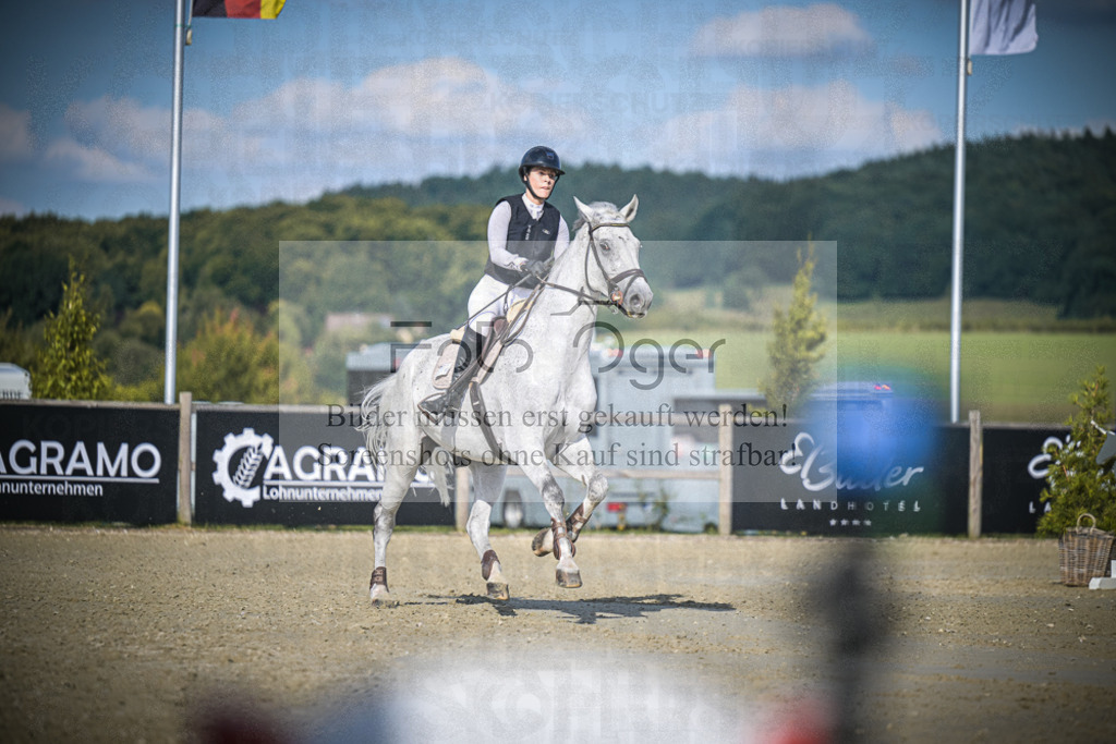 DOS_1765 | Entdecke hochwertige Reitturnierfotos von Foto Oger. Professionell, emotional und authentisch – jetzt Lieblingsmomente im Shop bestellen.Deutschlandweite Turnierfotografie. - Realisiert mit Pictrs.com