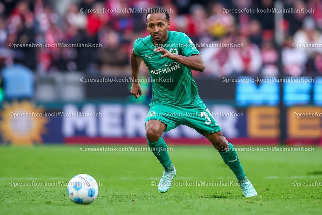 Koe09112402173 | 09.11.2024, 1. FC Köln - SpVgg Greuther Fürth, 2. Fußball Bundesliga, RheinEnergieSTADION, Saison 2024 2025: Julian Green (Greuther Fürth #37)DFB regulations prohibit any use of photographs as image sequences and or quasi-video.