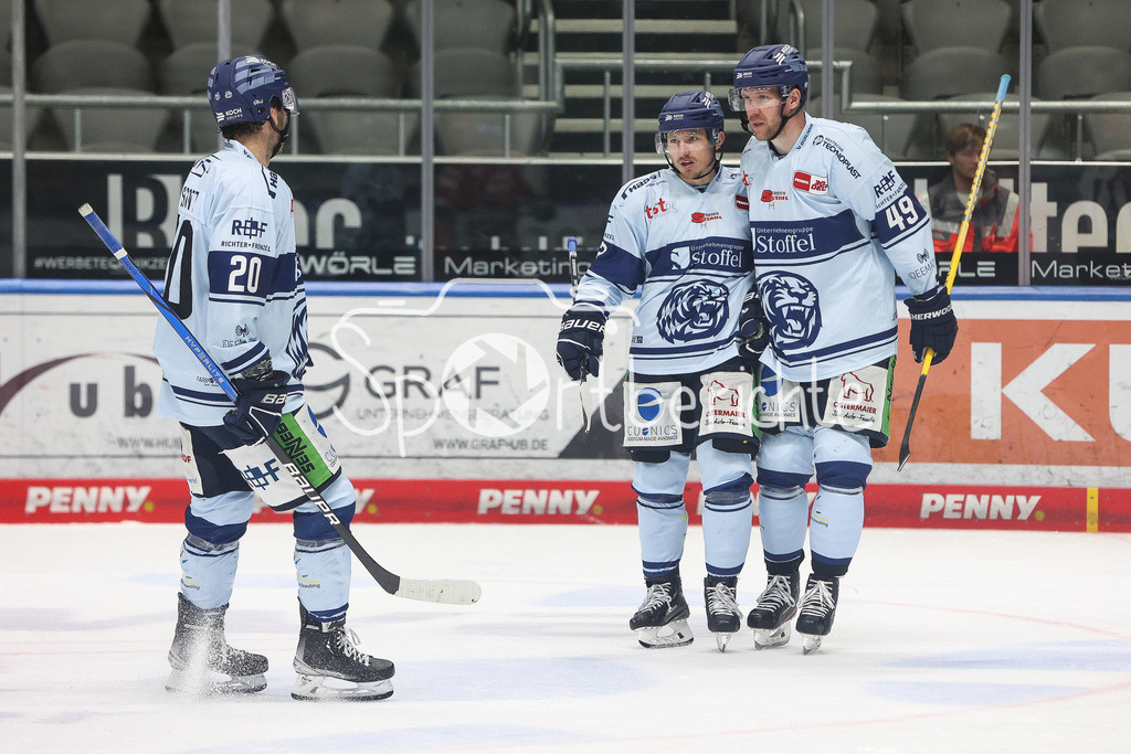 Augsburger Panther - Straubing Tigers | Jubel der Tigers nach dem Treffer zum 1-6 durch Marcel BRANDT (STR #92) / Freude / Tor / Torschuetze