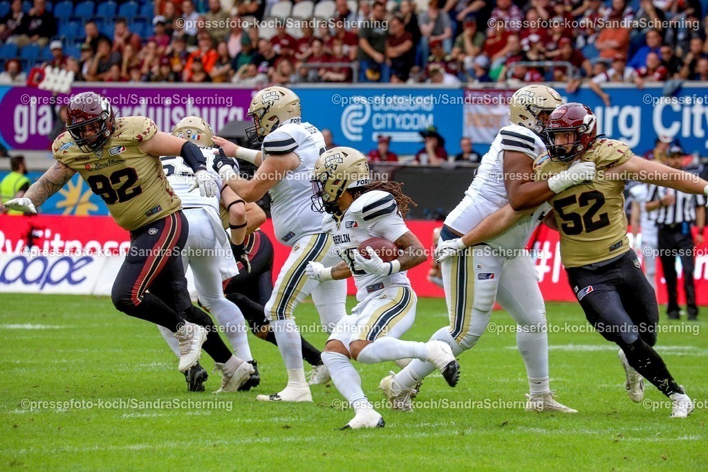 xSSC27072501050 | 27.07.2025, xsscx, American Footballl, Rhein Fire - Berlin Thunder, EFL, Schauinsland-Reisen-Arena, Saison 2025: Running Back Samuel Oram-Jones (10) von Berlin Thunder