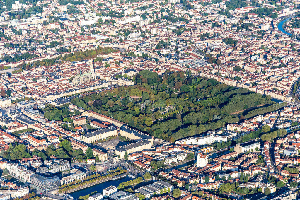 Vue aérienne: Parc de la Pépinière de Nancy avec Palais du Gouvernement - Jardin du Palais à le quartier Pepiniere Vieille Ville in Nancy dans le département Meurthe et Moselle, France. Photo: IMG_117866.jpg prise le 14/09/2019 par Werner Riehm/FLY-FOTO.eu – Résolution de l'original: 5472 x 3648 px