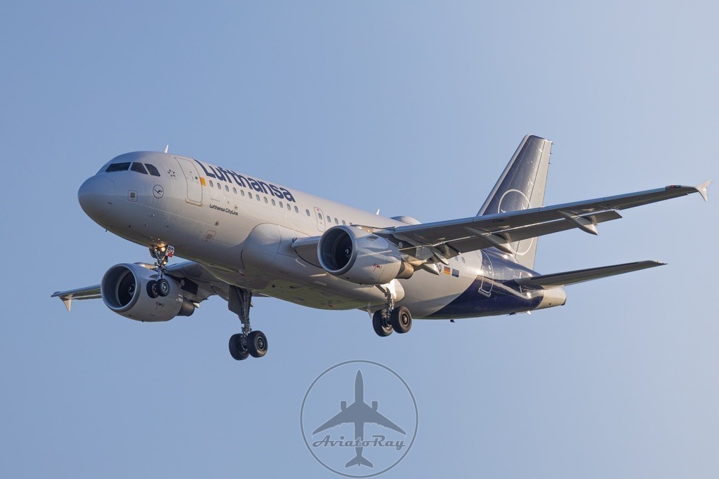 LH1617-A319-D-AIBQ-WAW-MUC-20240323-1-topaz-sharpen-denoise-text | Browse breathtaking aviation photography and order high-quality prints from AviatoRay's gallery. Perfect for enthusiasts and collectors. - Realisiert mit Pictrs.com