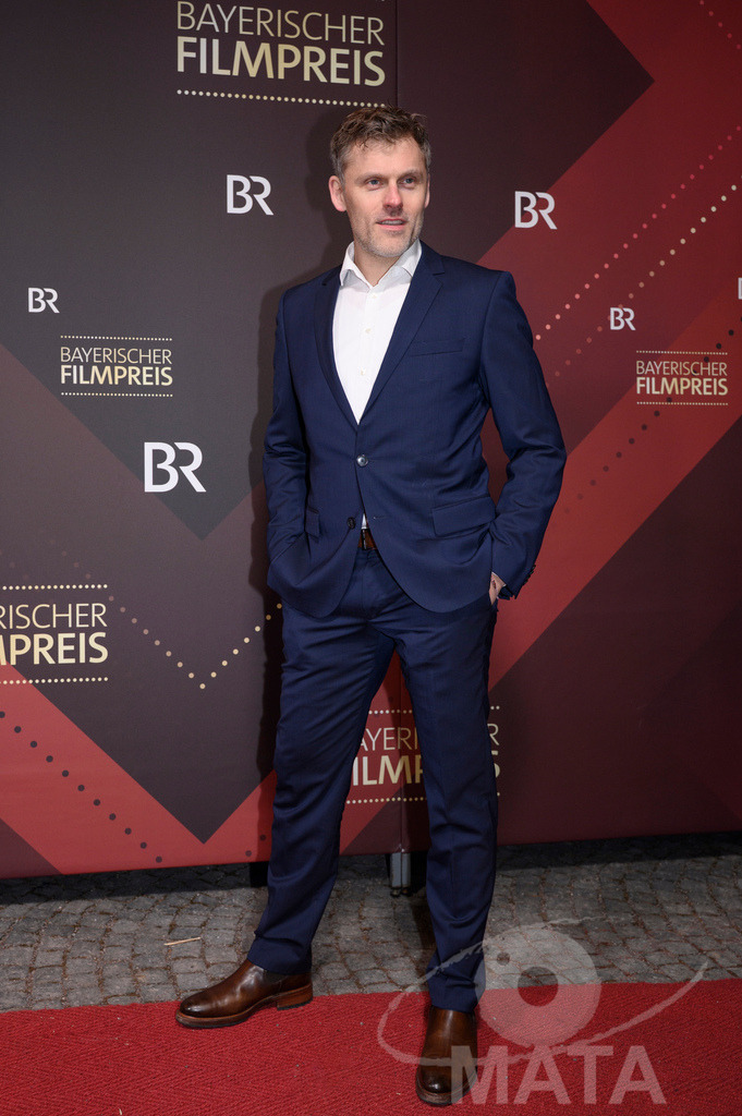 _DWI5063 | Jens Atzorn bei der Verleihung des 47. Bayerischen Filmpreises 2026  im Prinzregententheater. München, Deutschland. Der Bayerische Filmpreis wird seit 1979 von der Bayerischen Staatsregierung verliehen, um die Bedeutung des Kinofilms als Kulturgut herauszustellen - Realisiert mit Pictrs.com