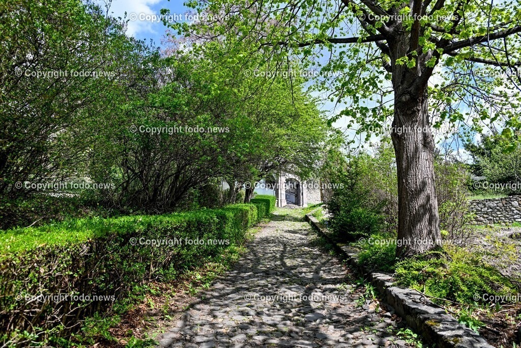 Slowakei_ Banskobystricky kraj_ Kremnica_ 23.04.2025-35 | 23.04.2025, Slowakei, SVK, Banskobystrický kraj, Kremnica, im Bild Kremnica ist eine Stadt und ehemalige Bergstadt in der Mittelslowakei, Stadtansichten, Themenbilder, Sehenswuerdigkeiten, Historische Gebauede, Weg zur Stadtburg