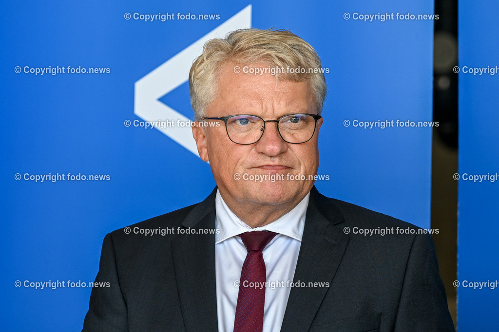 Linz AG_ Wasserrettung Pichlingersee_ 12.09.2023-4 | 12.09.2023, Linz Pichling, AUT, Linz AG, Eroeffnung des neuen Gebaeude der Wasserrettung, im Bild Klaus Luger (SP, Bgm. der Stadt Linz)