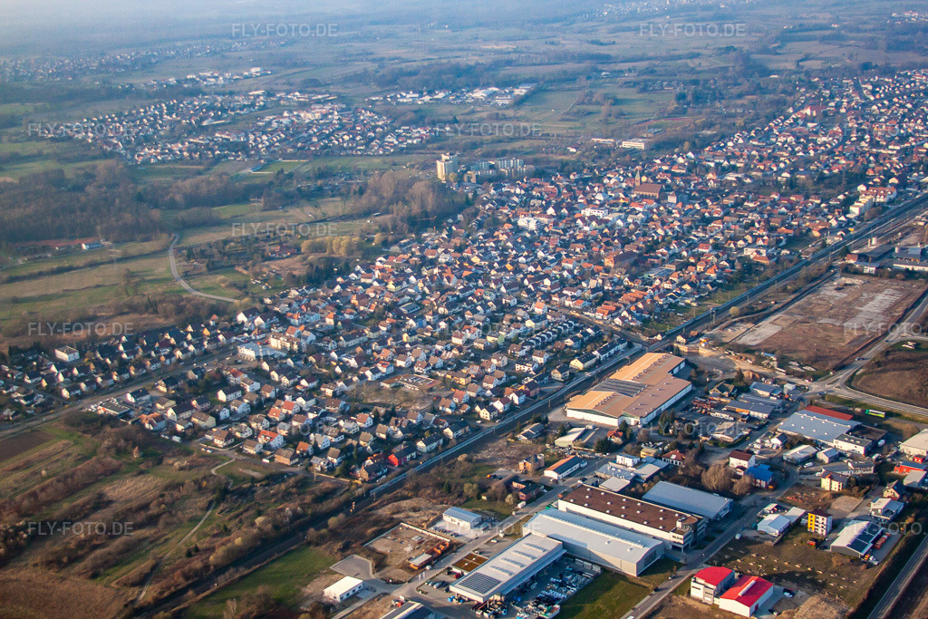 Luftbild: Ortsansicht der Straßen und Häuser der Wohngebiete in Durmersheim im Bundesland Baden-Württemberg in Deutschland. Foto: IMG_62640.jpg vom 07.03.2014 durch Werner Riehm/FLY-FOTO.de