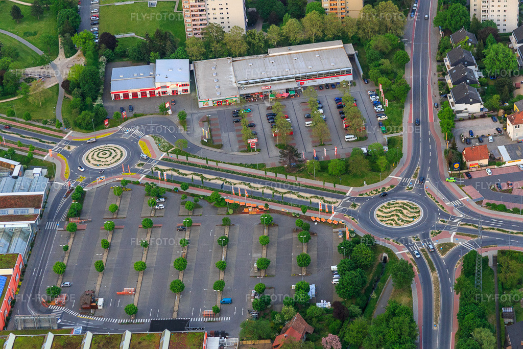 Luftbild: Parkplatz des OBI Markt Bensheim und REWE in Bensheim im Bundesland Hessen in Deutschland. Foto: IMG_088358.jpg vom 09.05.2016 durch Werner Riehm/FLY-FOTO.deWWW.OBI.DE