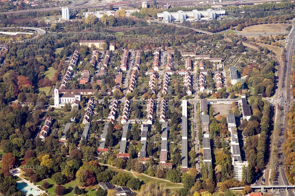 Karlsruhe Dammerstock | Luftbild: Karlsruhe Dammerstock im Ortsteil Weiherfeld-Dammerstock in Karlsruhe im Bundesland Baden-Württemberg in Deutschland. Foto: IMG_8662.jpg vom 14.10.2007 durch Werner Riehm/FLY-FOTO.de - Realisiert mit Pictrs.com