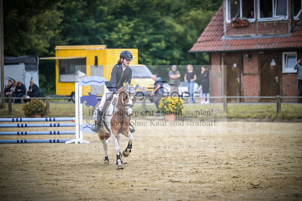 DOS_0850 | Entdecke hochwertige Reitturnierfotos von Foto Oger. Professionell, emotional und authentisch – jetzt Lieblingsmomente im Shop bestellen.Deutschlandweite Turnierfotografie. - Realisiert mit Pictrs.com