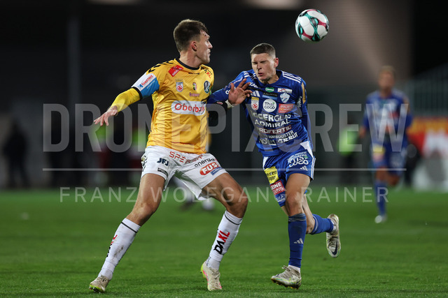 TSV Egger Glas Hartberg vs SV Oberbank Ried – Austrian Bundesliga Match | The image shows Nikki Havenaar (Ried) and Elias Havel (Hartberg), at the Bundesliga match TSV Hartberg vs SV Ried at Profertil Arena Hartberg. 22.11.2025