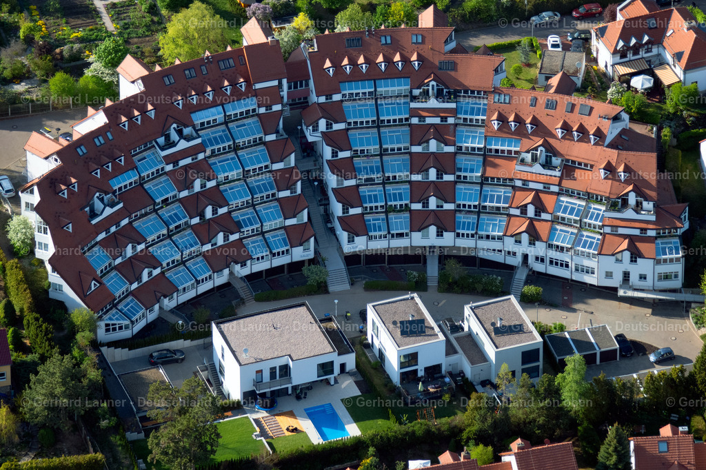 4025984 | ERFURT 06.05.2020 Gebäude eines terrassenförmigen Mehrfamilien- Wohnhauses am Sonnenweg im Ortsteil Brühlervorstadt in Erfurt im Bundesland Thüringen, Deutschland. Weiterführende Informationen bei: Planungsgruppe Korb GmbH Architekten &amp; Ingenieure. // Building of a multi-family residential building on Sonnenweg in the district Bruehlervorstadt in Erfurt in the state Thuringia, Germany. Further information at: Planungsgruppe Korb GmbH Architekten &amp; Ingenieure. Foto: Gerhard Launer