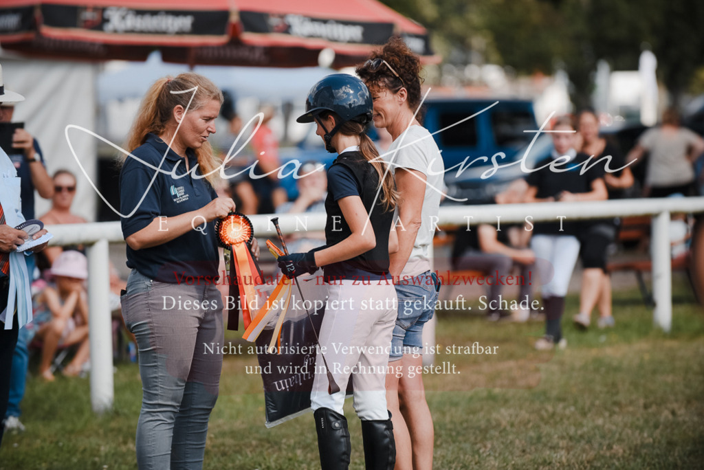 DSC_5548 | Pferde- und Turnierfotografie in Westsachsen. Pferdeportraits, Auftragszeichnungen und intuitive Kunst.