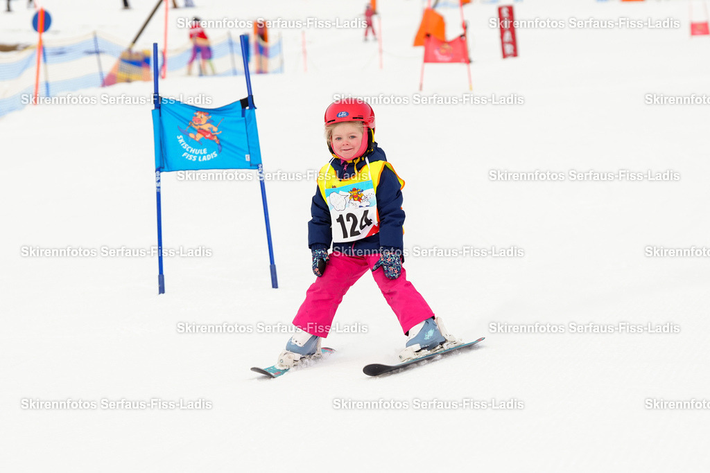 SRF_02.01.2026_0066 | Skirennfotos,Serfaus,Fiss,Ladis,Kinderskirennen,Winter,Tirol,Oberland,skirace,SFL,feelfree,weil wir's genießen,ski,Ski,skifahren,Sonnenplateau, - Realisiert mit Pictrs.com