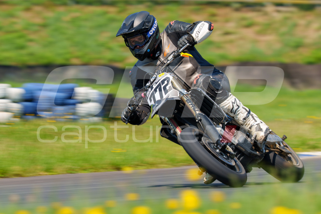 G-Cup + Supermoto Staatsmeisterschaft + Hungarian Supermoto Championship | GRIPcapture steht für authentische Sportfotografie in Österreich – für Momente, die mehr sind als Geschwindigkeit oder Ergebnis. Es geht um Emotion, Spannung, Fokus und den Augenblick, der oft nur einen Wimpernschlag dauert.Ob Motorsport, Teamsport oder 