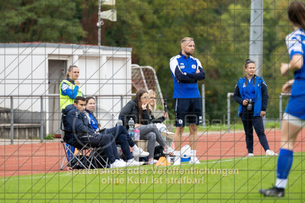 20251012_123634_0186 | #,1.FC Donzdorf II (schwarz) vs. TSV Silmingen (blau), Fussball, Frauen-Quali Bezirksliga - Bezirk Neckar/Fils, 05. Spieltag, Saison 2025/2026, Rasenplatz Lautertal Stadion, Süßener Straße 16, 73072 Donzdorf, 12.10.2025 - 11:00 Uhr,Foto: PhotoPeet-Sportfotografie/Peter Harich