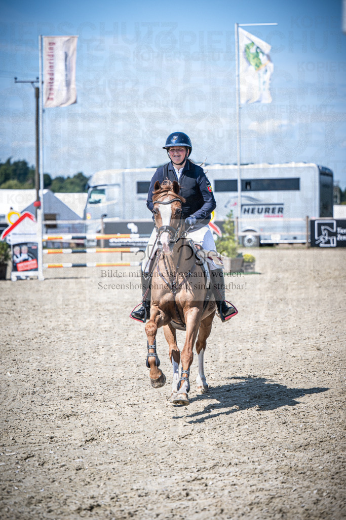 DOS_2712 | Entdecke hochwertige Reitturnierfotos von Foto Oger. Professionell, emotional und authentisch – jetzt Lieblingsmomente im Shop bestellen.Deutschlandweite Turnierfotografie. - Realisiert mit Pictrs.com