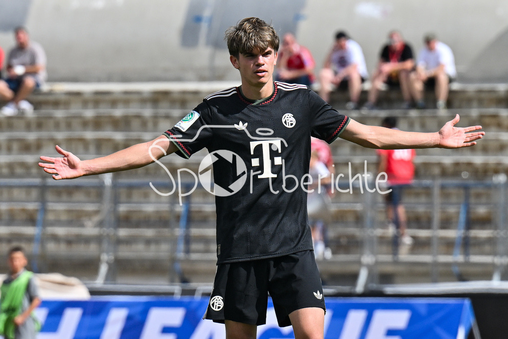Papohs FC U19 - FC Bayern München U19 | im Bild Guido DELLA ROVERE (FCB #9) / Einzelfoto / Freisteller / UEFA Youth League: Paphos FC U19 - FC Bayern München U19; Stelios Kyriakides Stadium am 30.09.2025